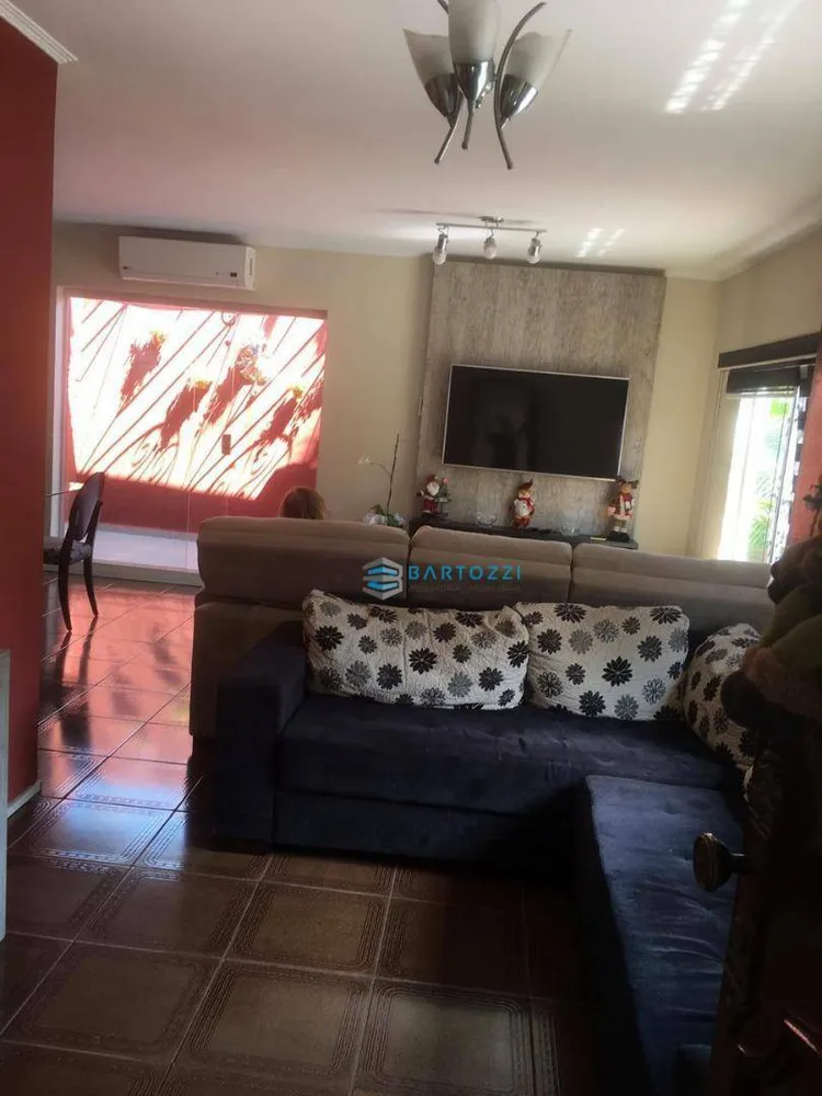 Casa, 3 quartos, 240 m² - Foto 3