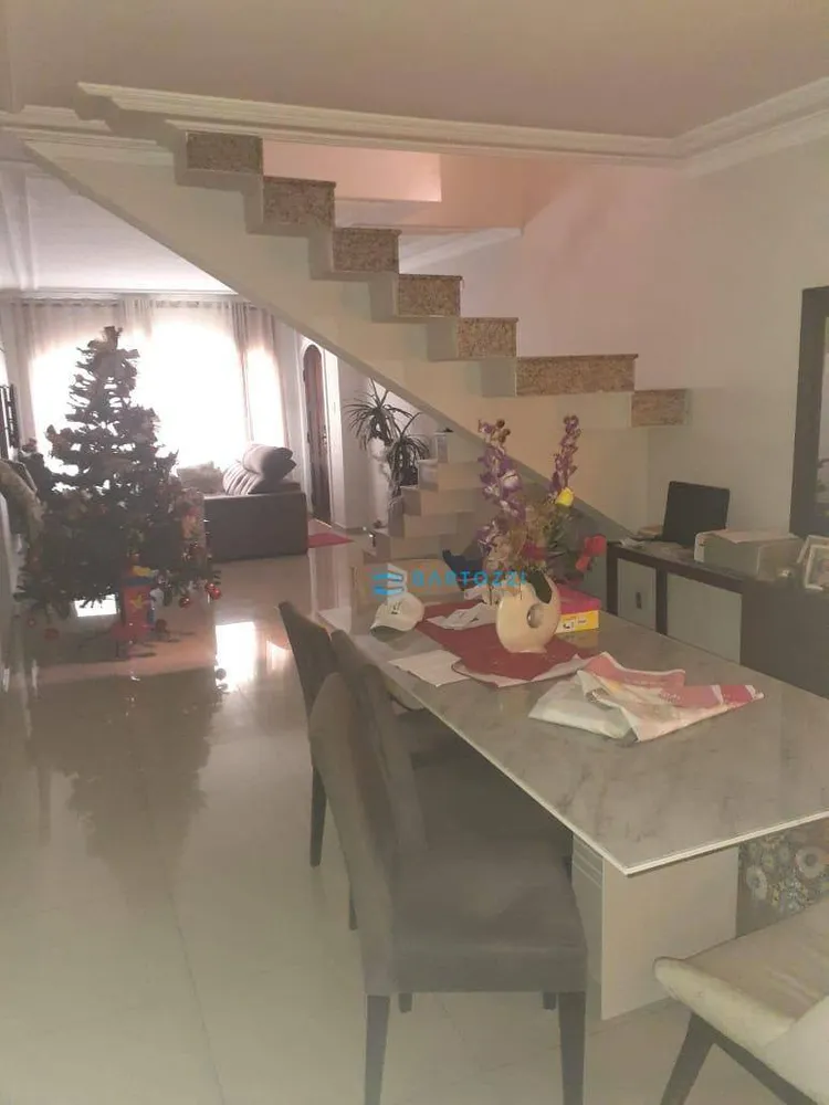 Sobrado, 3 quartos, 267 m² - Foto 1