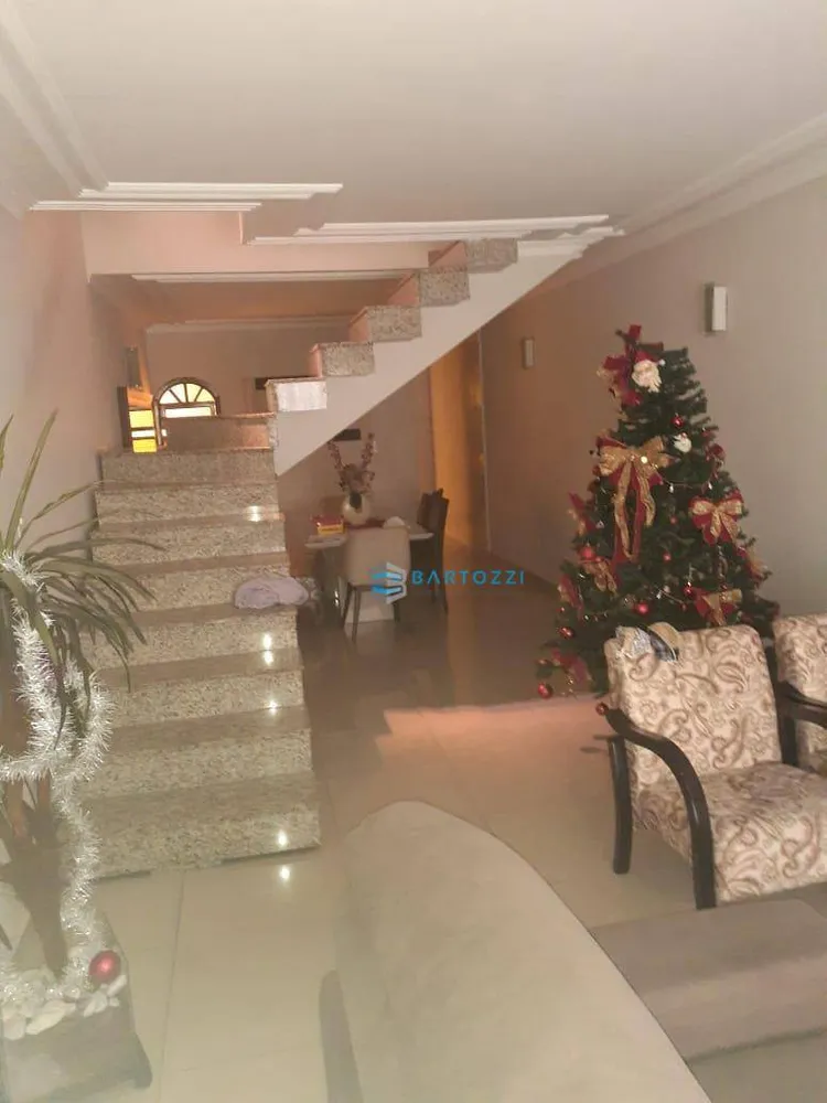 Sobrado, 3 quartos, 267 m² - Foto 2