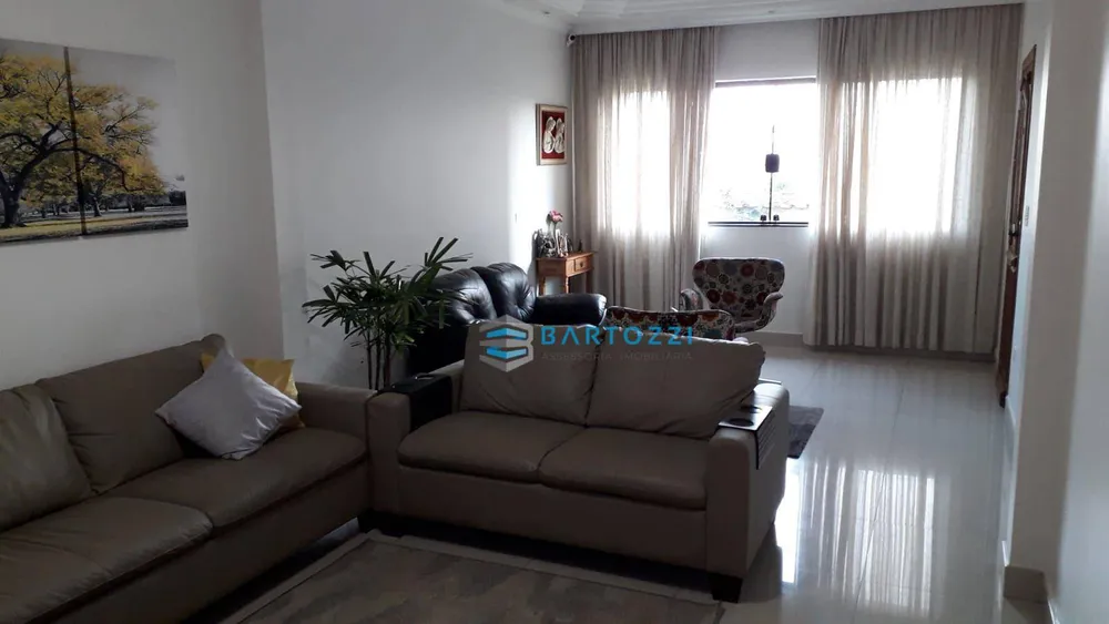 Casa, 3 quartos, 198 m² - Foto 2