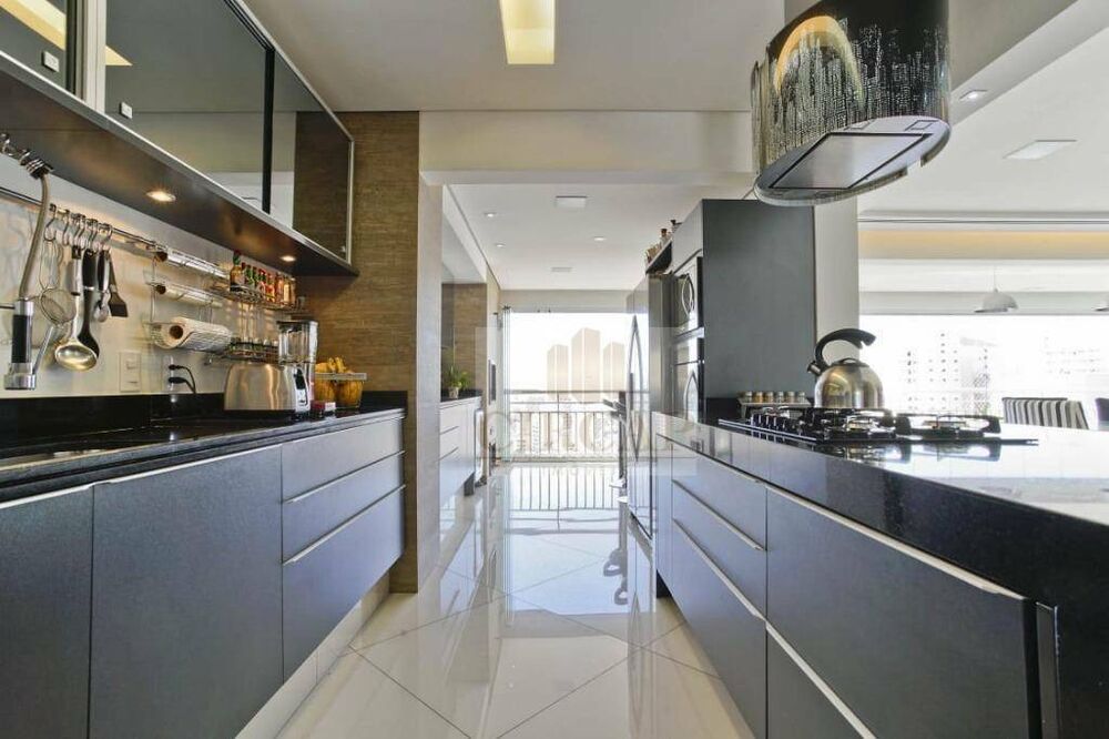Apartamento à venda com 3 quartos, 201m² - Foto 2