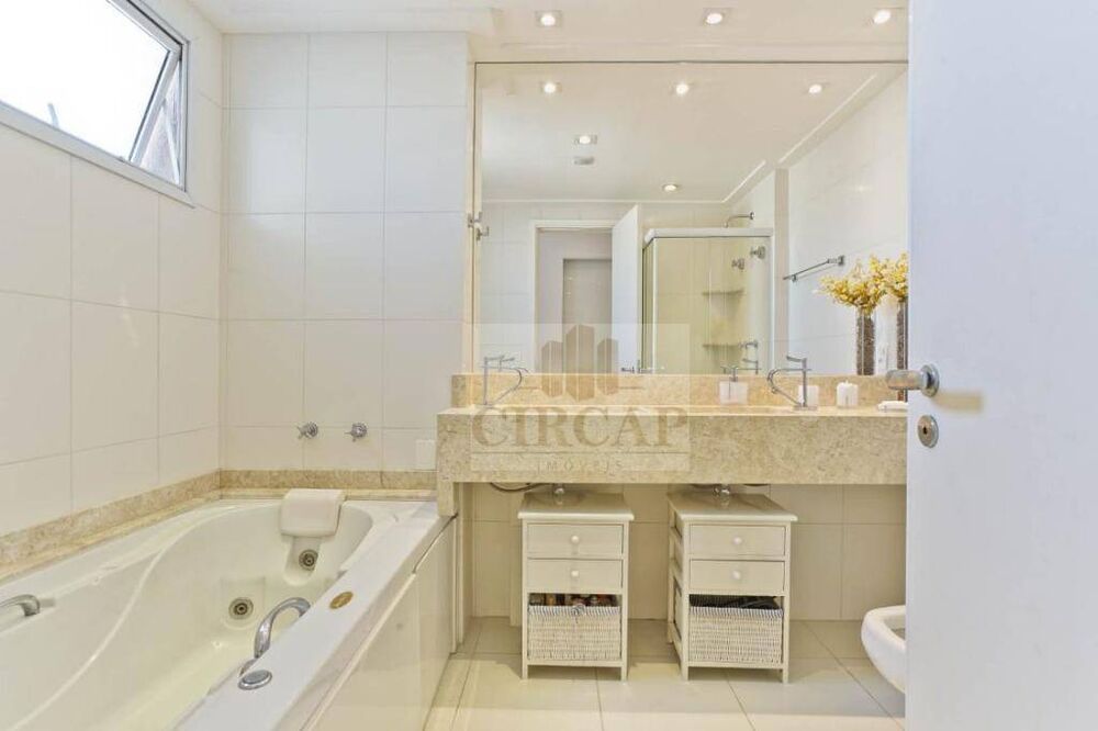 Apartamento à venda com 3 quartos, 201m² - Foto 4
