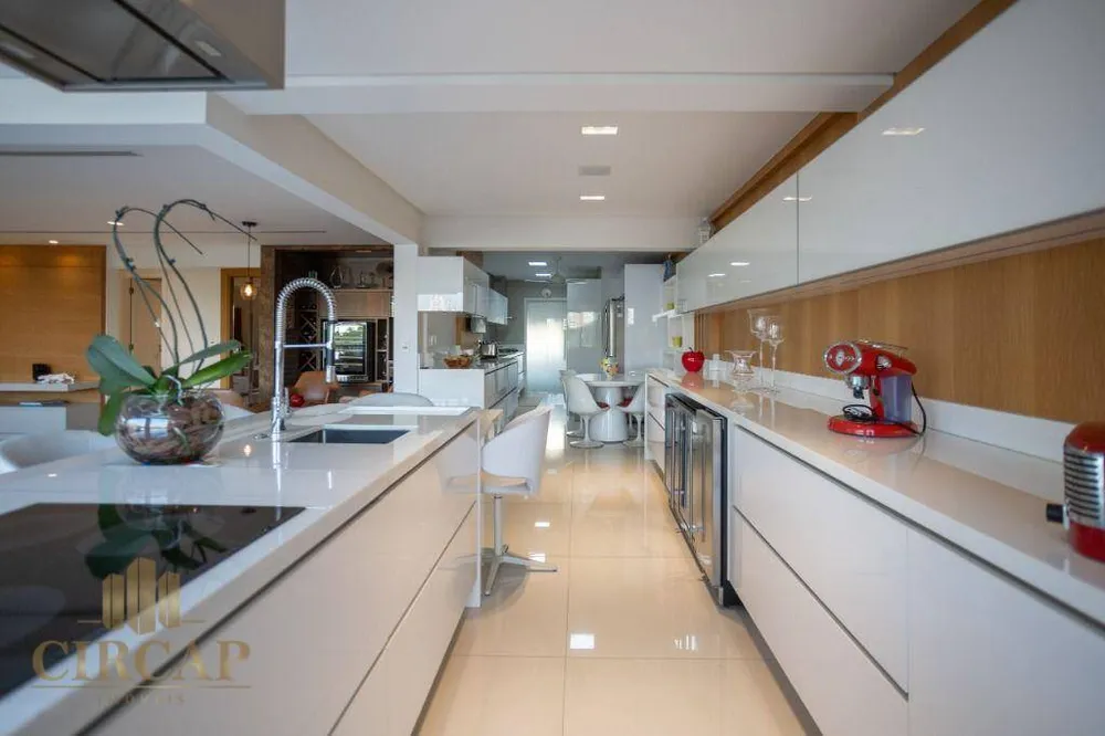 Apartamento, 3 quartos, 244 m² - Foto 2