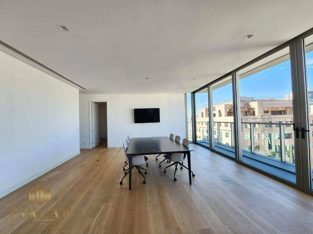 Apartamento, 3 quartos, 229 m² - Foto 1