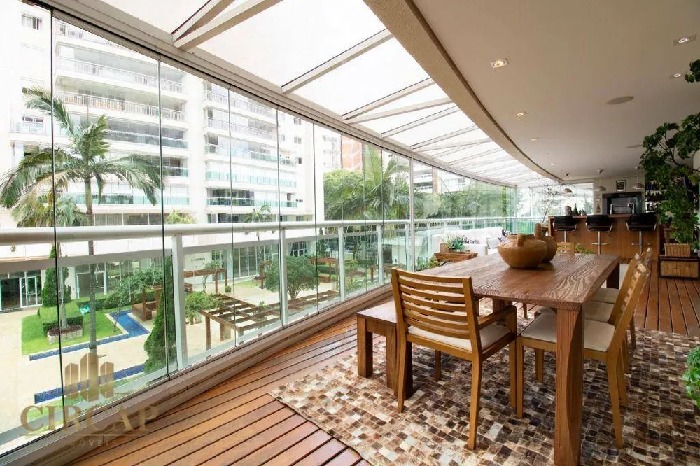 Apartamento, 3 quartos, 213 m² - Foto 1