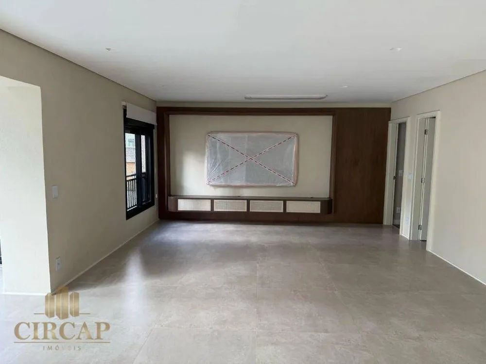 Apartamento, 3 quartos, 226 m² - Foto 1