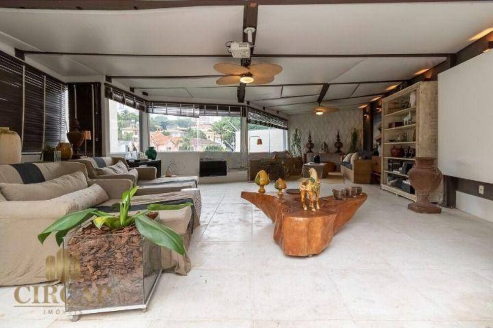Casa à venda com 4 quartos, 657m² - Foto 2