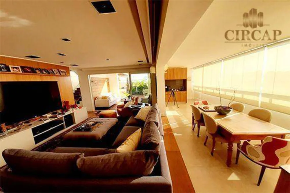 Cobertura, 3 quartos, 244 m² - Foto 1