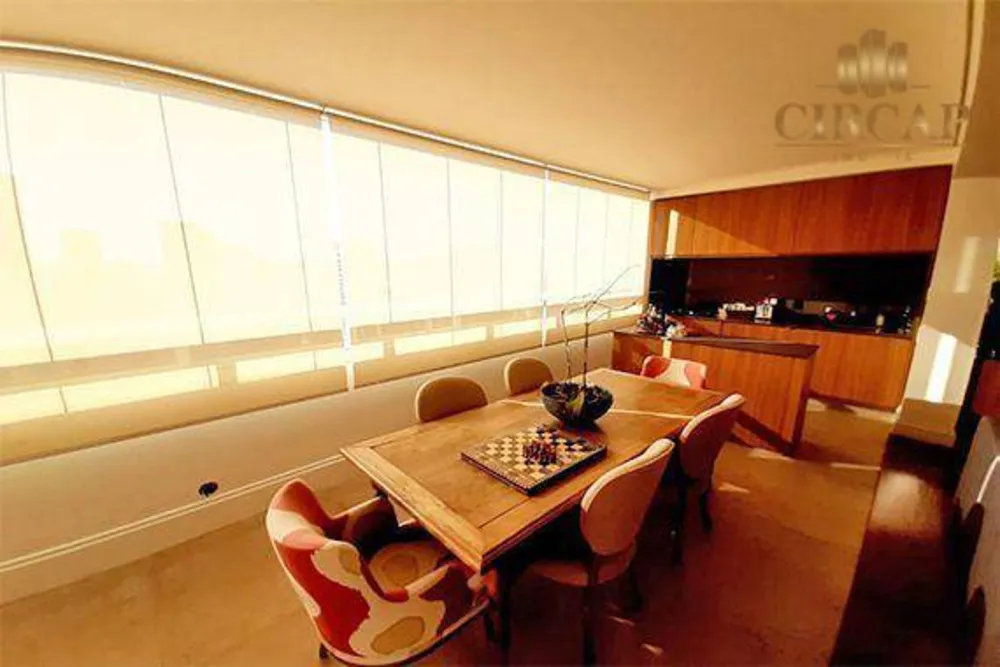 Cobertura, 3 quartos, 244 m² - Foto 2