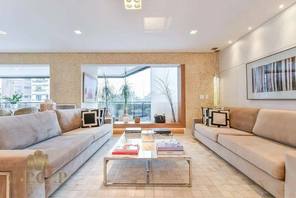 Apartamento, 3 quartos, 244 m² - Foto 1