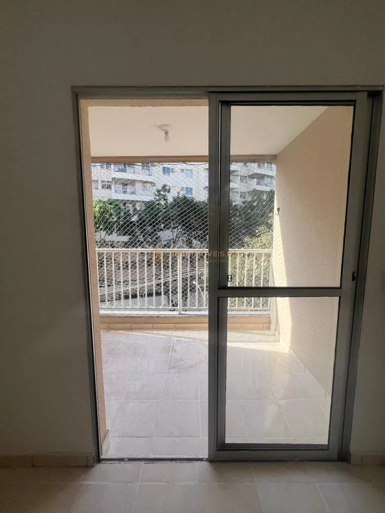 Apartamento à venda com 2 quartos, 61m² - Foto 2