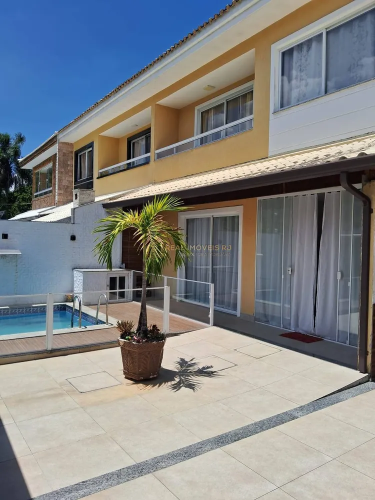 Casa, 4 quartos, 215 m² - Foto 1