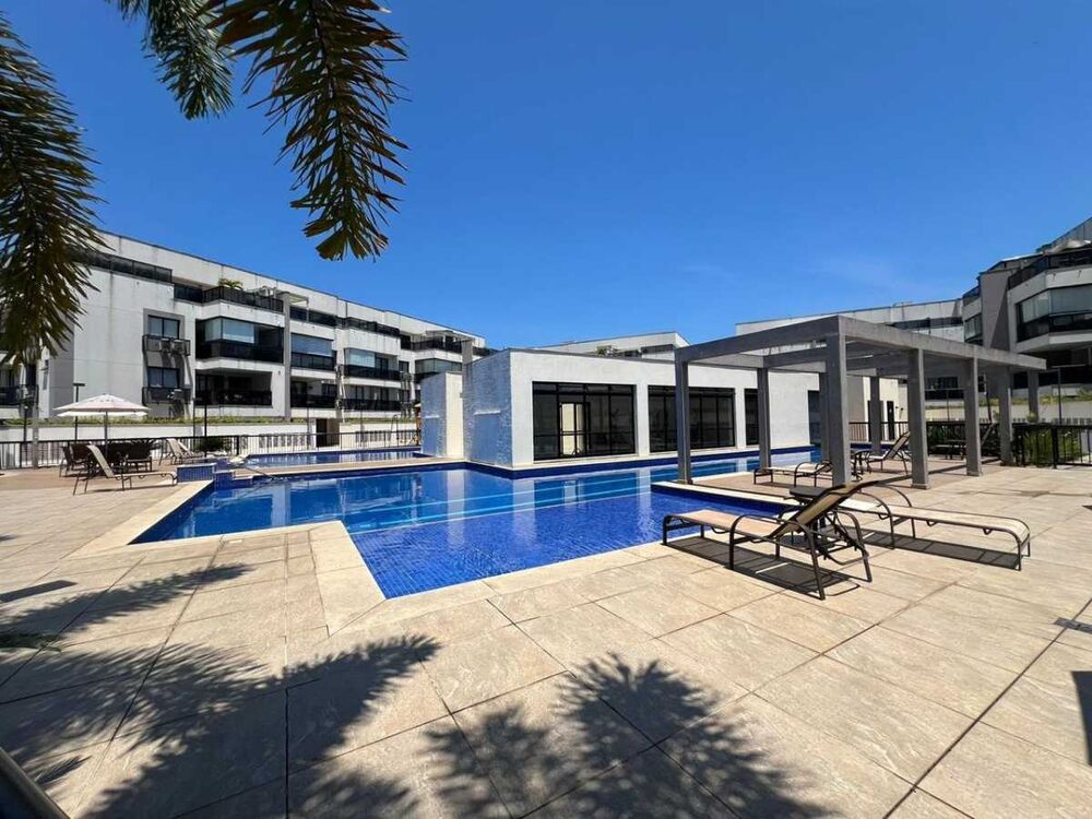 Apartamento à venda com 4 quartos, 236m² - Foto 2