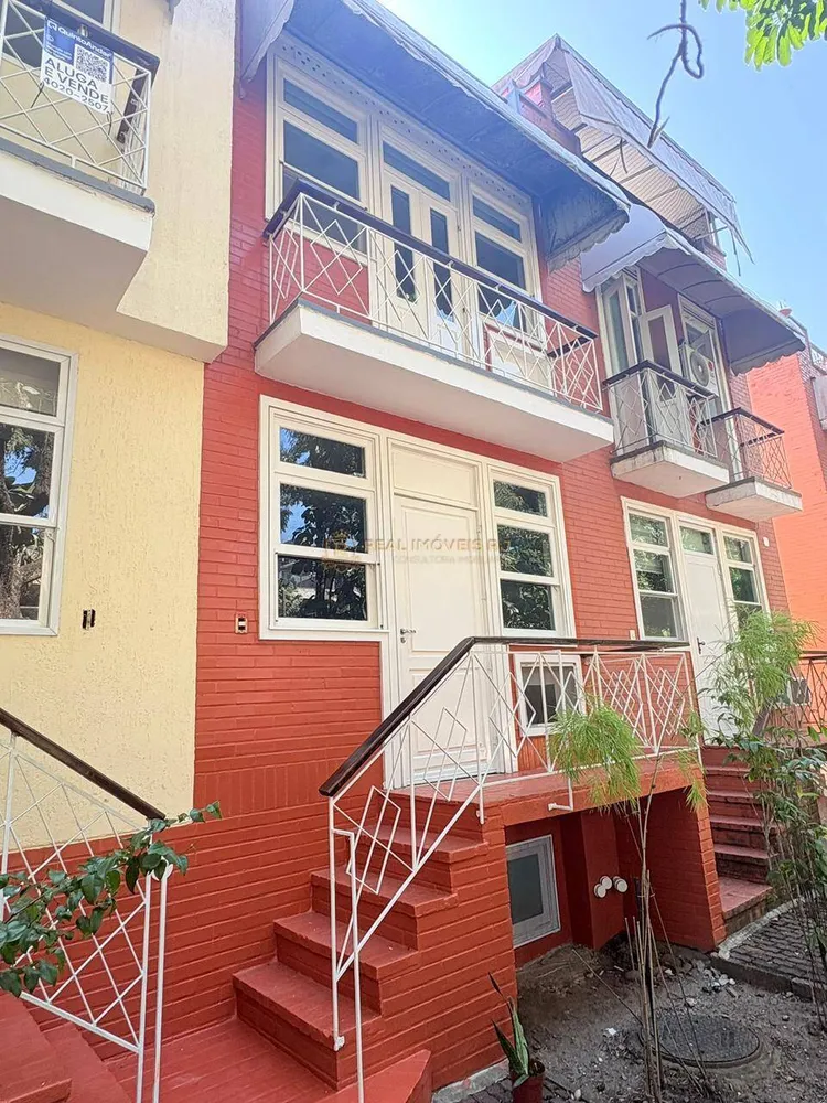 Casa, 4 quartos, 220 m² - Foto 1