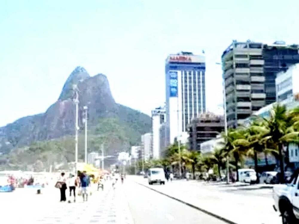 Apartamento à venda com 3 quartos, 113m² - Foto 2