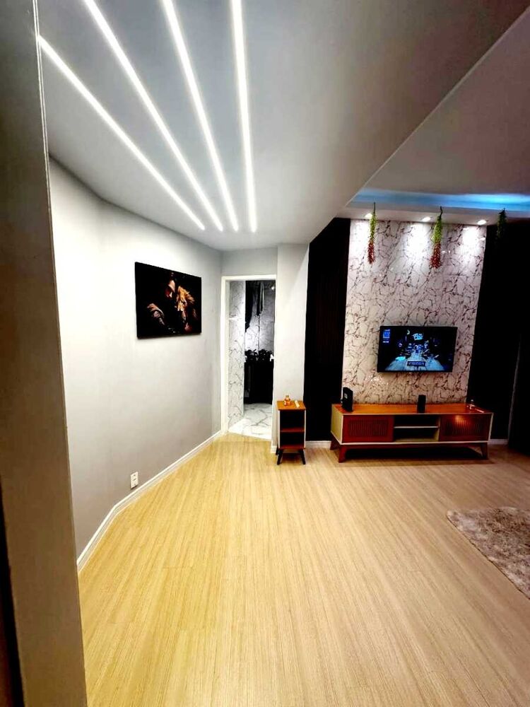 Apartamento à venda com 2 quartos, 70m² - Foto 2