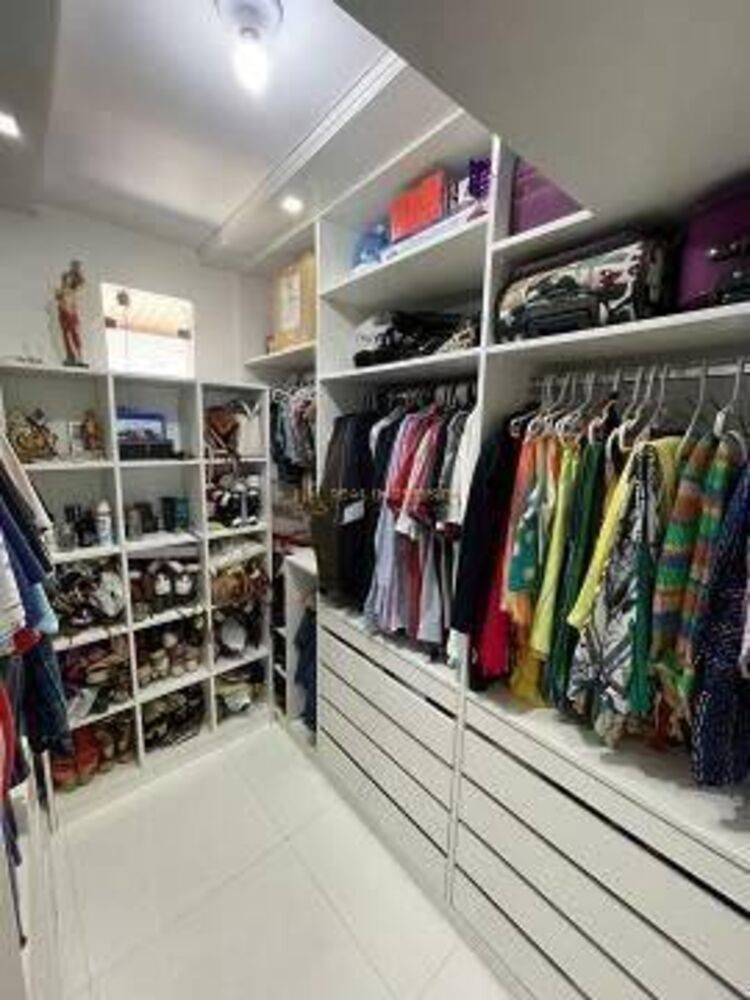 Casa à venda com 3 quartos, 300m² - Foto 1