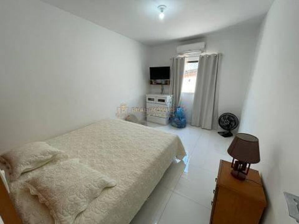 Casa à venda com 3 quartos, 300m² - Foto 2