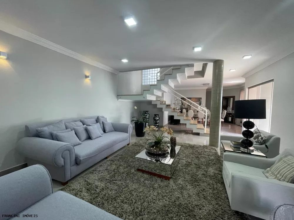 Casa à venda com 4 quartos, 450m² - Foto 1