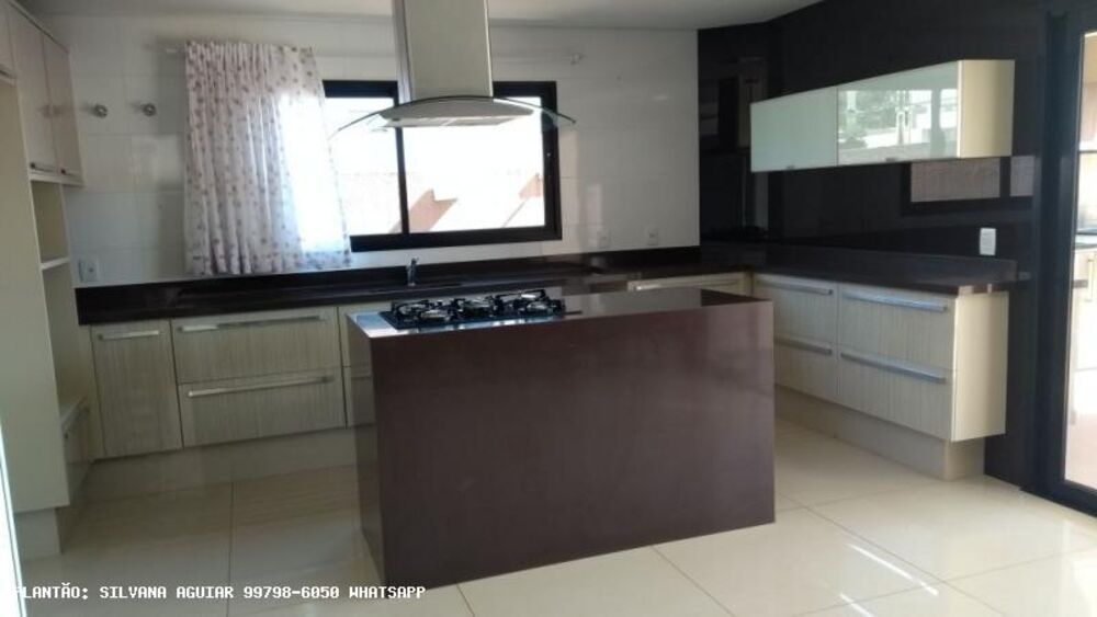 Casa de Condomínio à venda com 4 quartos, 320m² - Foto 2