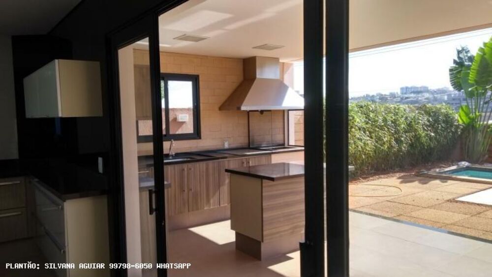 Casa de Condomínio à venda com 4 quartos, 320m² - Foto 3