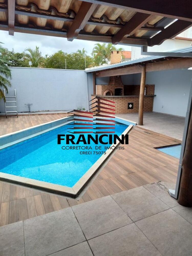 Casa à venda com 3 quartos, 264m² - Foto 1