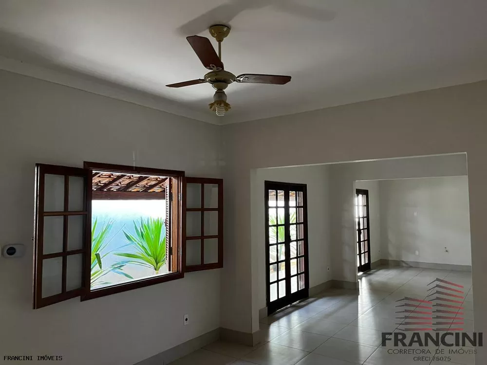 Casa à venda com 3 quartos, 330m² - Foto 4