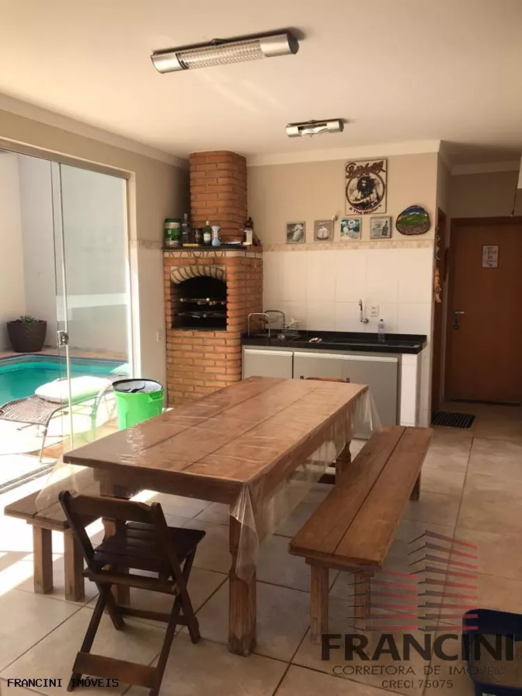 Casa à venda com 3 quartos, 209m² - Foto 2