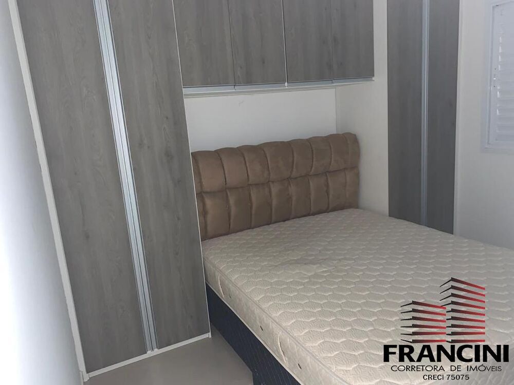Apartamento à venda com 2 quartos, 70m² - Foto 2