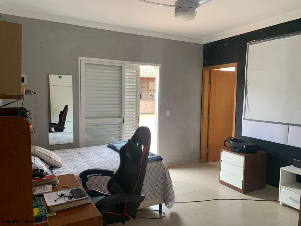 Casa de Condomínio à venda com 4 quartos, 340m² - Foto 3
