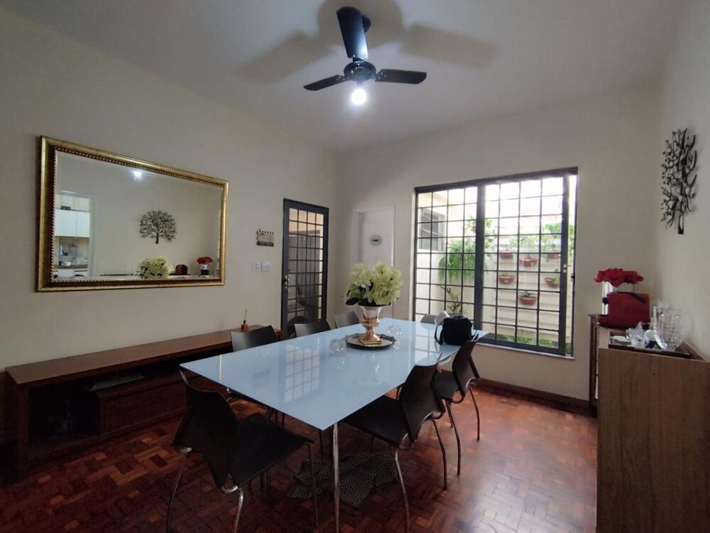Casa à venda com 3 quartos, 180m² - Foto 1