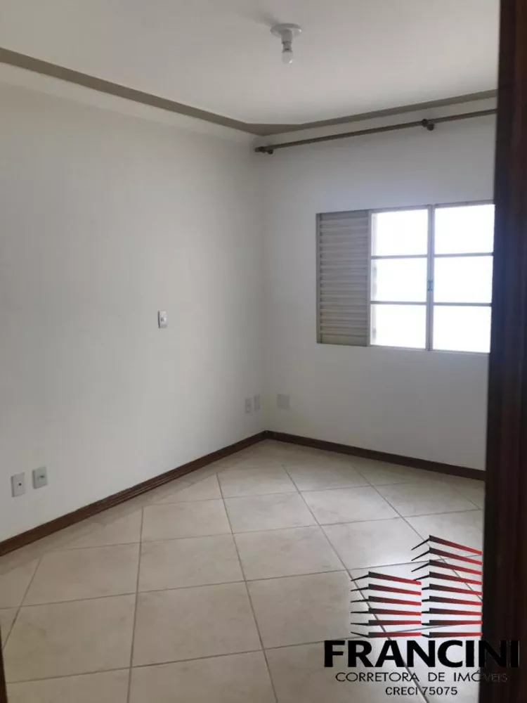 Casa de Condomínio à venda com 3 quartos, 450m² - Foto 2