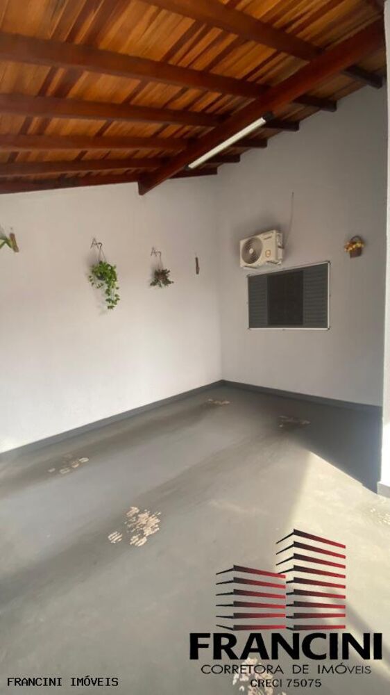 Casa à venda com 3 quartos, 250m² - Foto 1