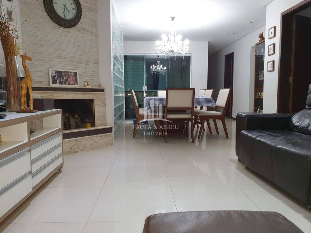 Casa à venda com 3 quartos, 228m² - Foto 2