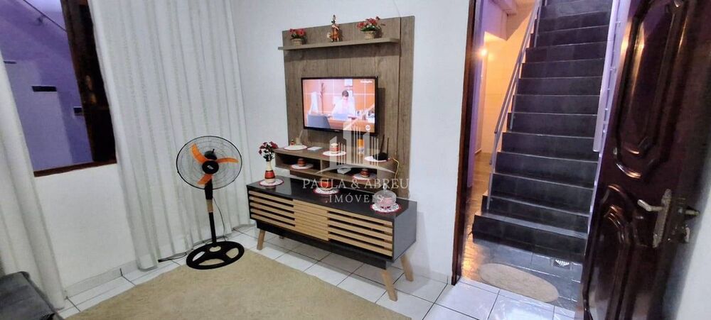 Casa à venda com 3 quartos, 200m² - Foto 1