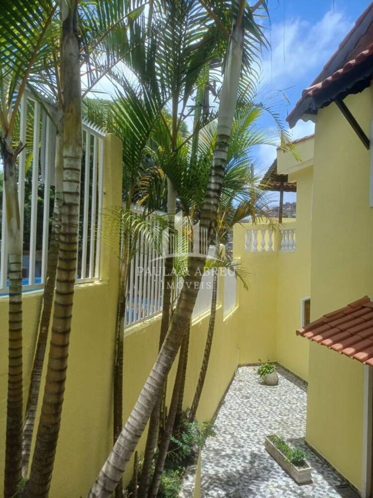 Casa à venda com 4 quartos, 298m² - Foto 1