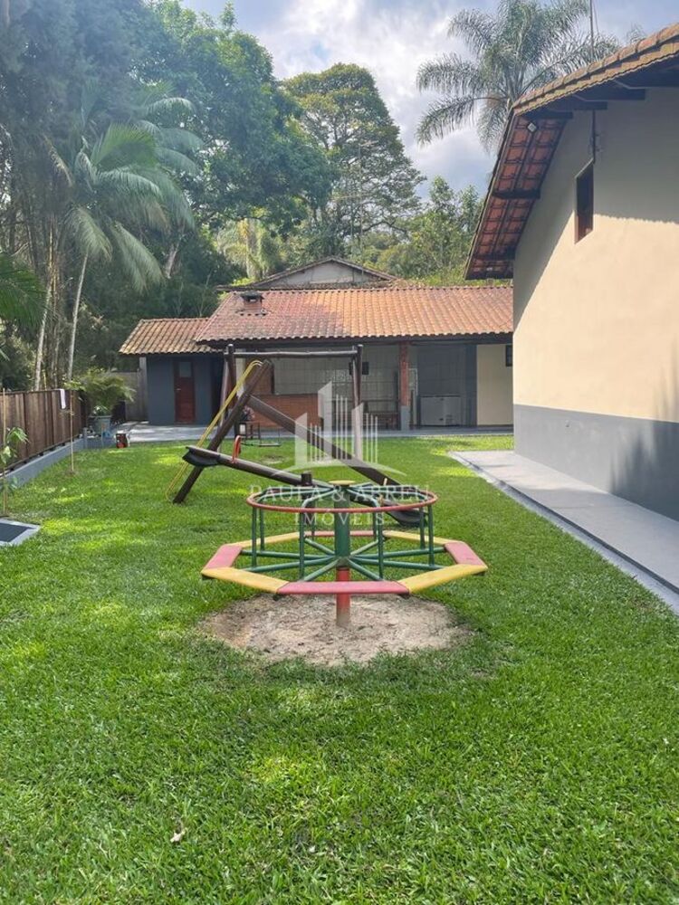 Chácara à venda com 8 quartos, 3000m² - Foto 1