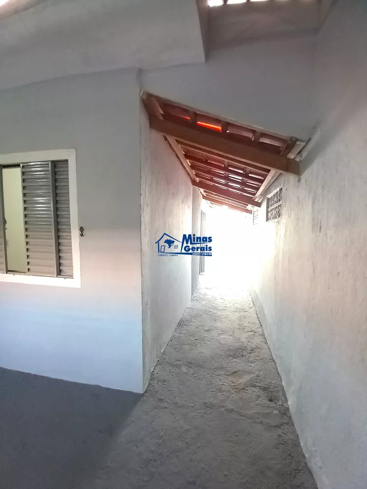 Casa à venda com 3 quartos, 60m² - Foto 3