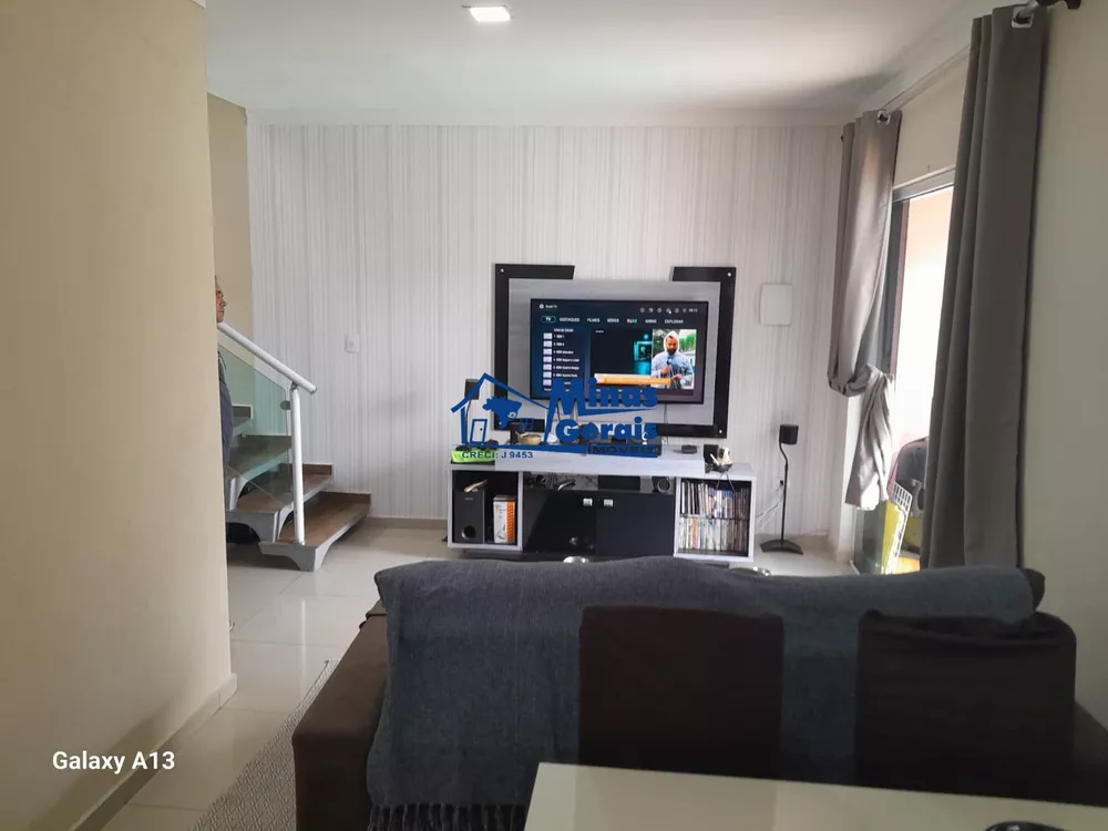 Casa à venda com 2 quartos, 140m² - Foto 1