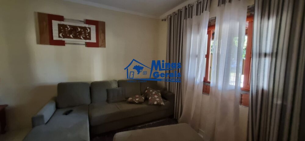 Casa à venda com 4 quartos, 80m² - Foto 1