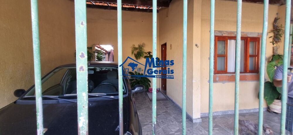 Casa à venda com 4 quartos, 80m² - Foto 2