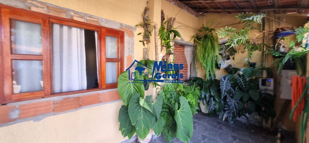 Casa à venda com 4 quartos, 80m² - Foto 3