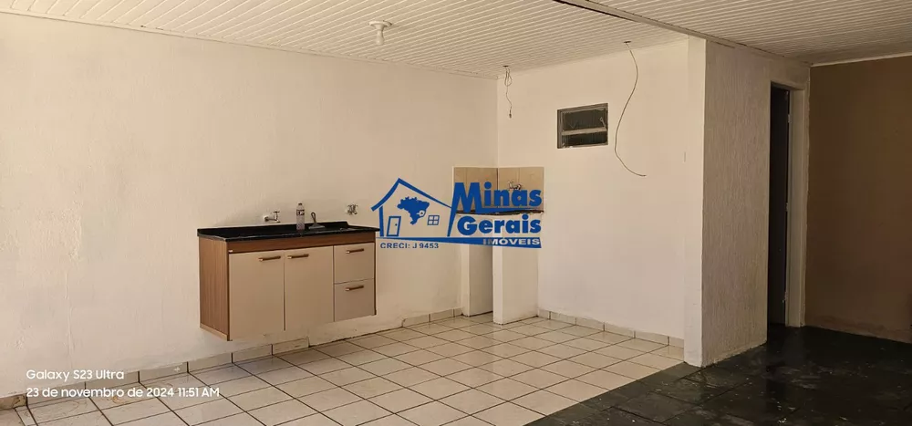 Casa à venda com 2 quartos, 200m² - Foto 3