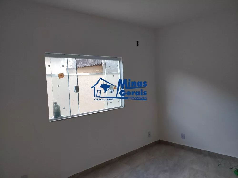 Casa à venda com 4 quartos, 180m² - Foto 2