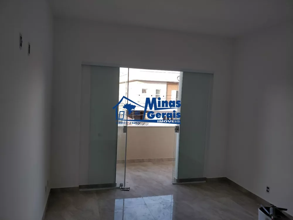 Casa à venda com 4 quartos, 180m² - Foto 4