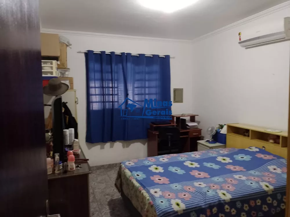 Casa à venda com 2 quartos, 125m² - Foto 2