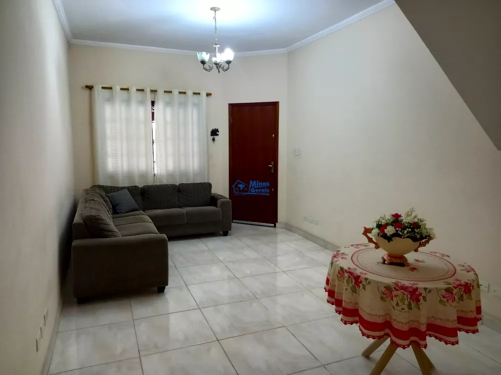 Casa à venda com 3 quartos, 111m² - Foto 1