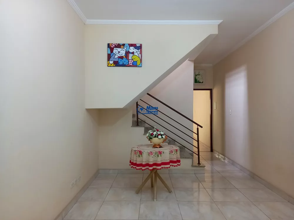 Casa à venda com 3 quartos, 111m² - Foto 4