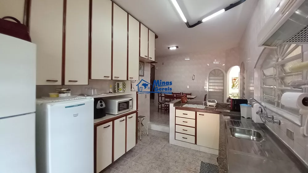 Casa à venda com 3 quartos, 800m² - Foto 10