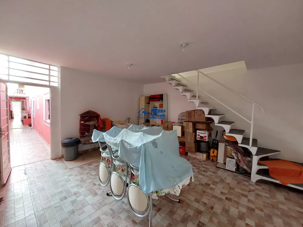 Casa à venda com 3 quartos, 90m² - Foto 2